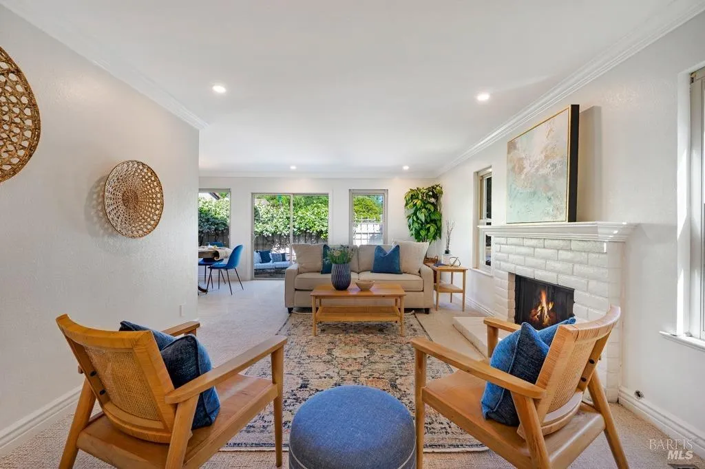 852 Shady Oak Drive in Santa Rosa