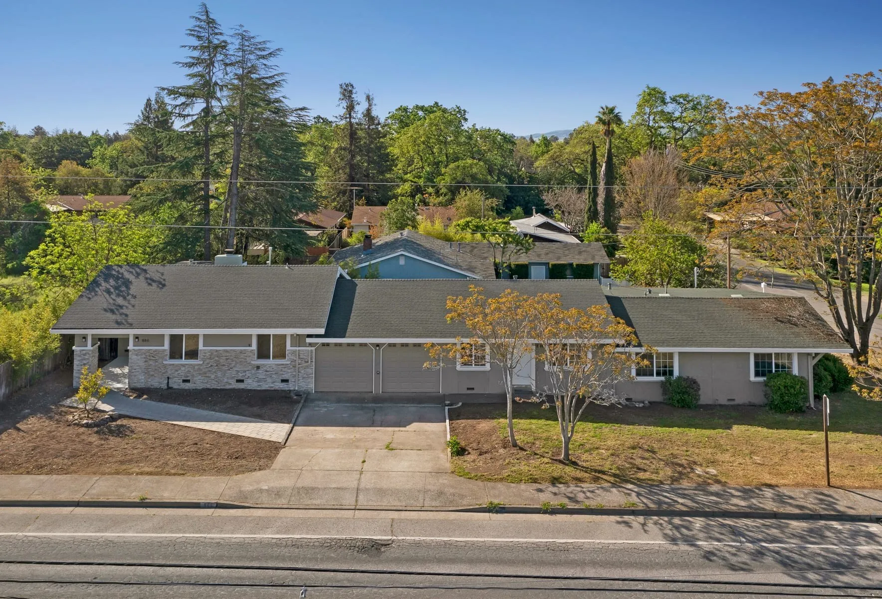 886 W Verano Ave. in Sonoma